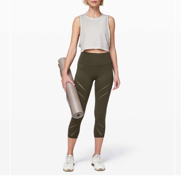 Lululemon mesh wunder under A12 - Picture 3 of 8